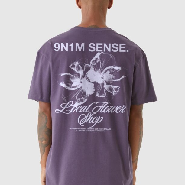 Cumpăra 9N1M SENSE Tricou 'Local Flower Shop'  mov vânătă / alb