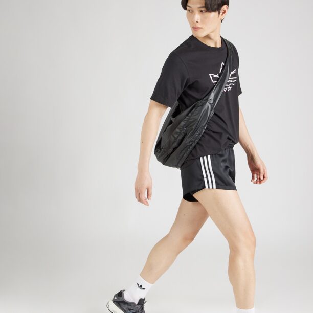 Cumpăra ADIDAS ORIGINALS Pantaloni 'Pride'  negru / alb