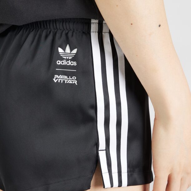 Preţ ADIDAS ORIGINALS Pantaloni 'Pride'  negru / alb