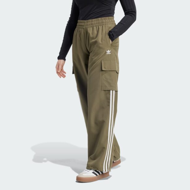 Cumpăra ADIDAS ORIGINALS Pantaloni cu buzunare 'Adicolor'  oliv / alb