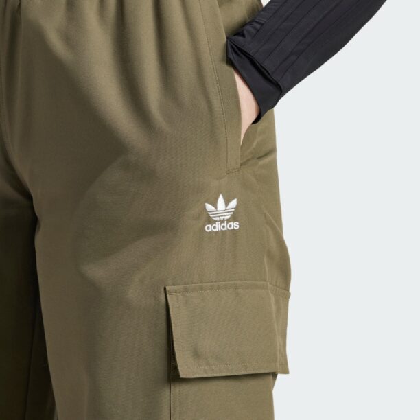 Preţ ADIDAS ORIGINALS Pantaloni cu buzunare 'Adicolor'  oliv / alb