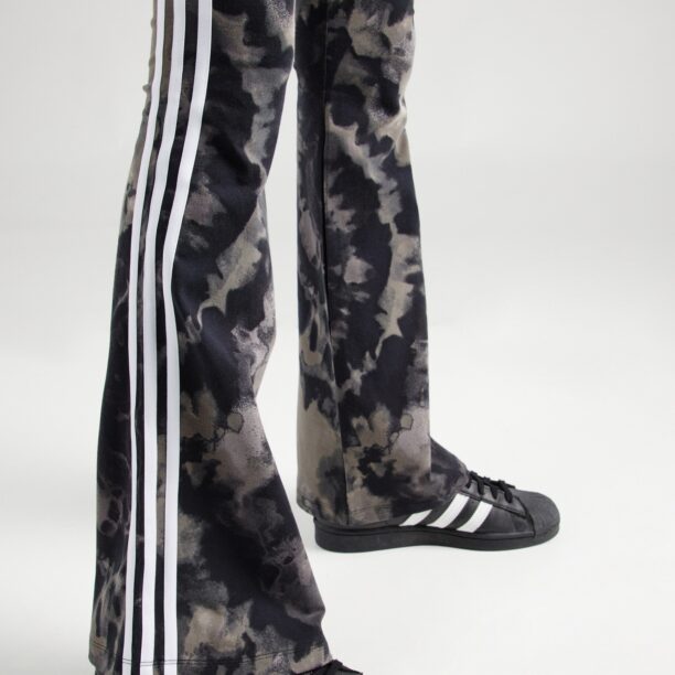 Preţ ADIDAS ORIGINALS Pantaloni  grej / negru / negru amestecat / alb