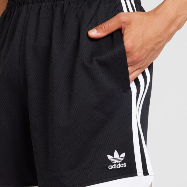 Cumpăra ADIDAS ORIGINALS Pantaloni sport 'Mock Eyelet'  negru / alb