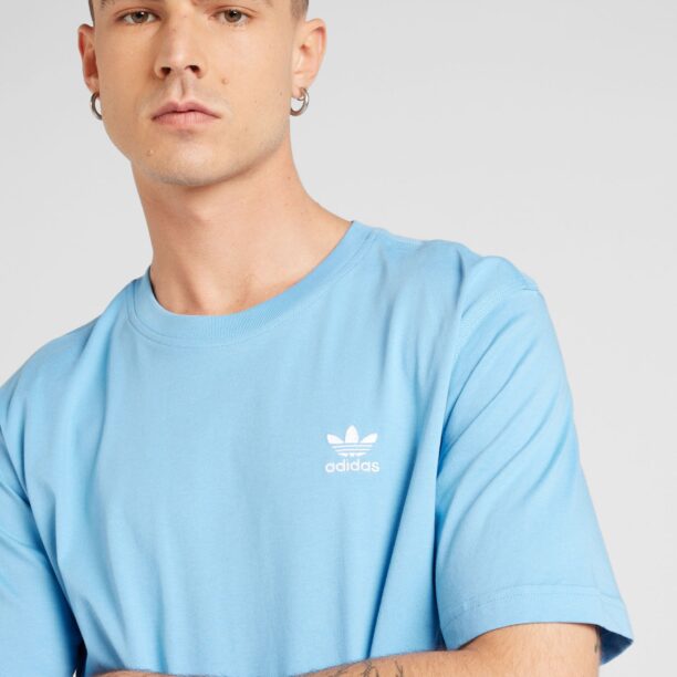 ADIDAS ORIGINALS Tricou 'Trefoil Essentials'  albastru deschis / alb