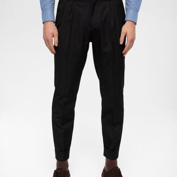 Antioch Pantaloni cutați  negru