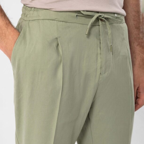 Preţ Antioch Pantaloni  verde pastel