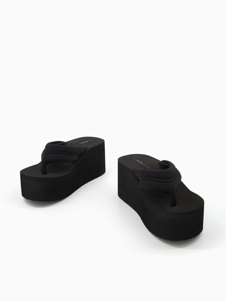 Bershka Flip-flops  negru preţ