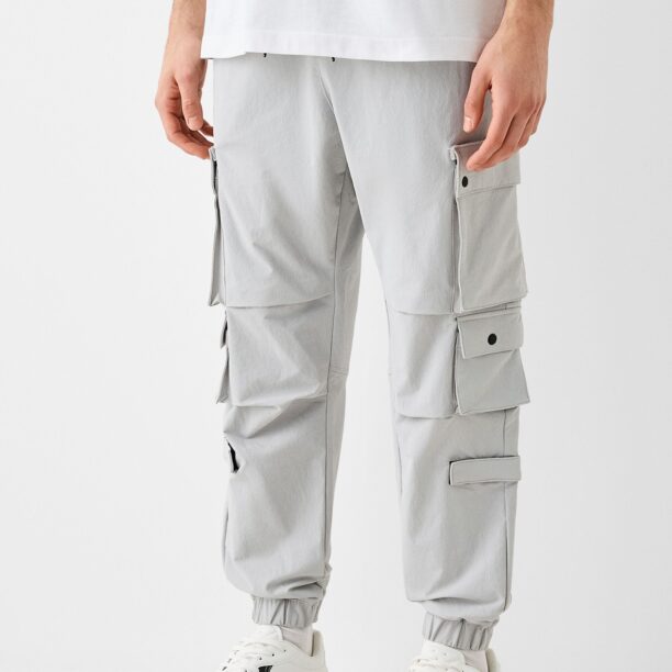 Bershka Pantaloni cu buzunare  gri deschis