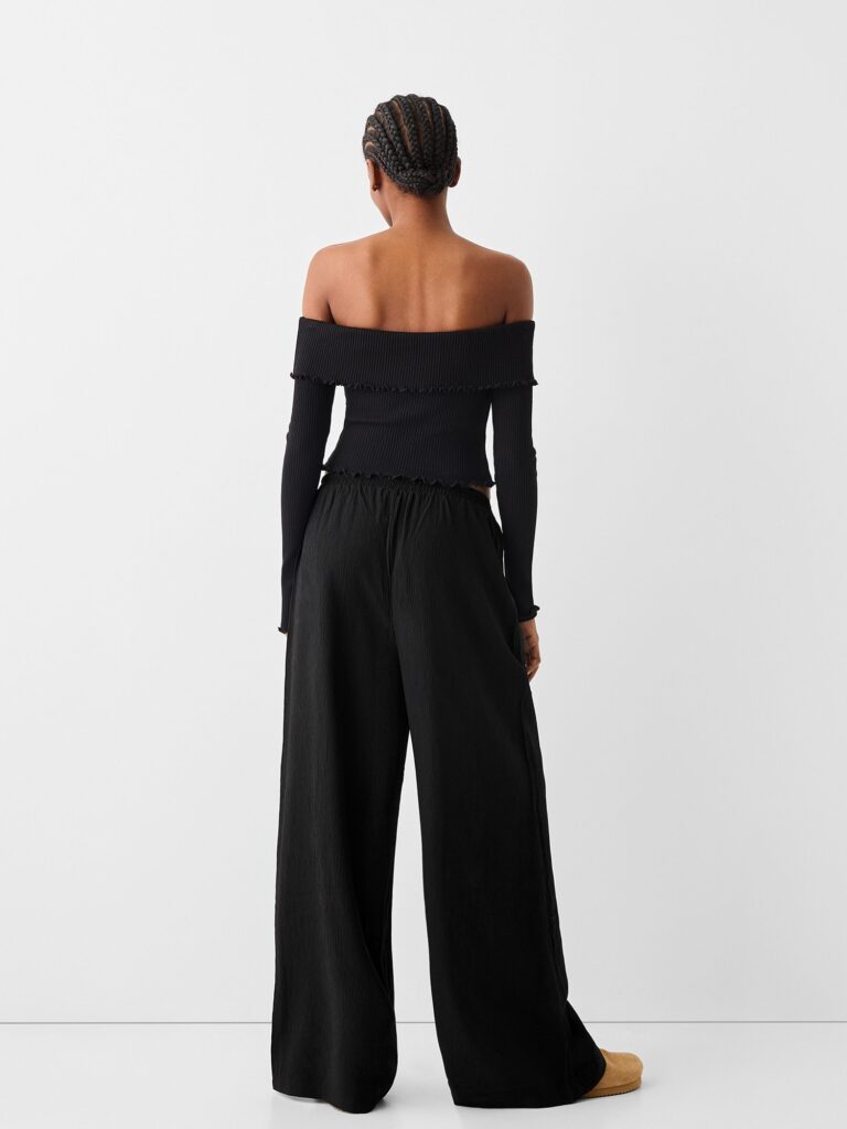 Bershka Pantaloni  negru preţ