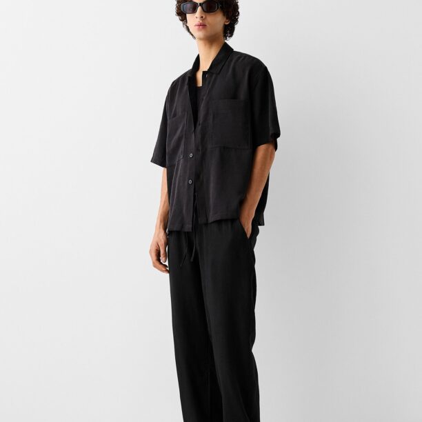 Cumpăra Bershka Pantaloni  negru