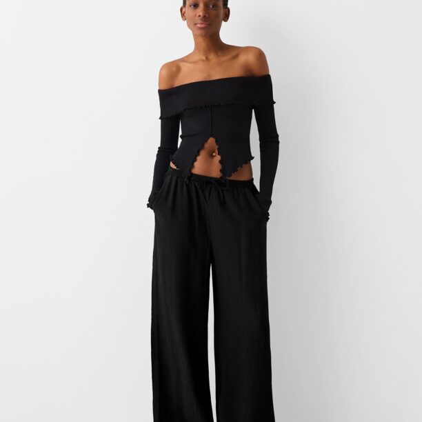 Cumpăra Bershka Pantaloni  negru