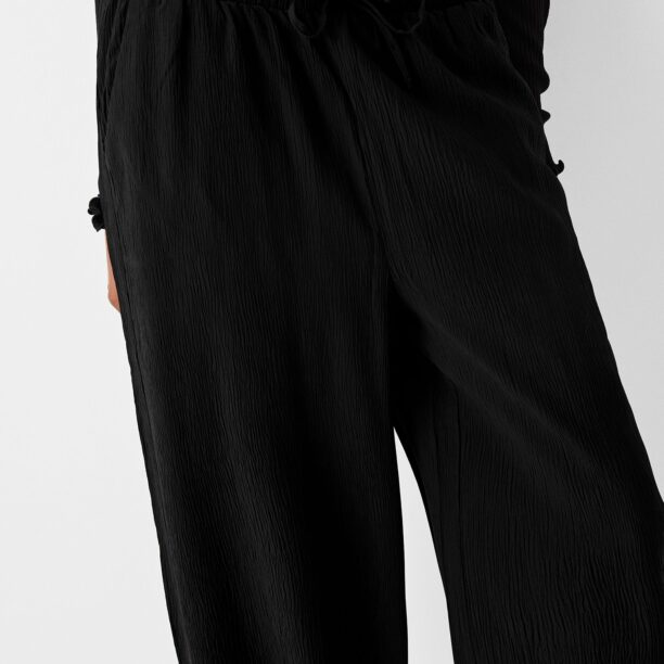 Preţ Bershka Pantaloni  negru