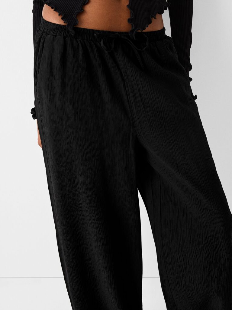 Preţ Bershka Pantaloni  negru