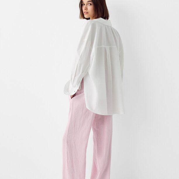 Bershka Pantaloni  roz / alb preţ