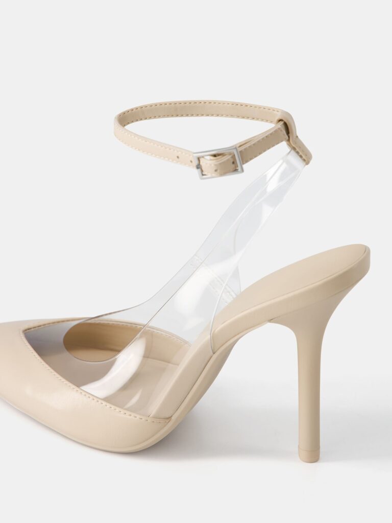 Cumpăra Bershka Pumps  transparent / alb lână