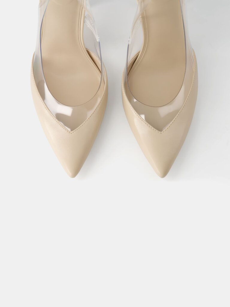 Preţ Bershka Pumps  transparent / alb lână