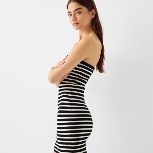 Preţ Bershka Rochie tricotat  negru / alb