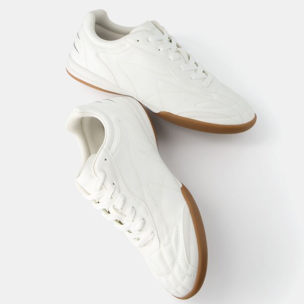 Bershka Sneaker low  alb preţ