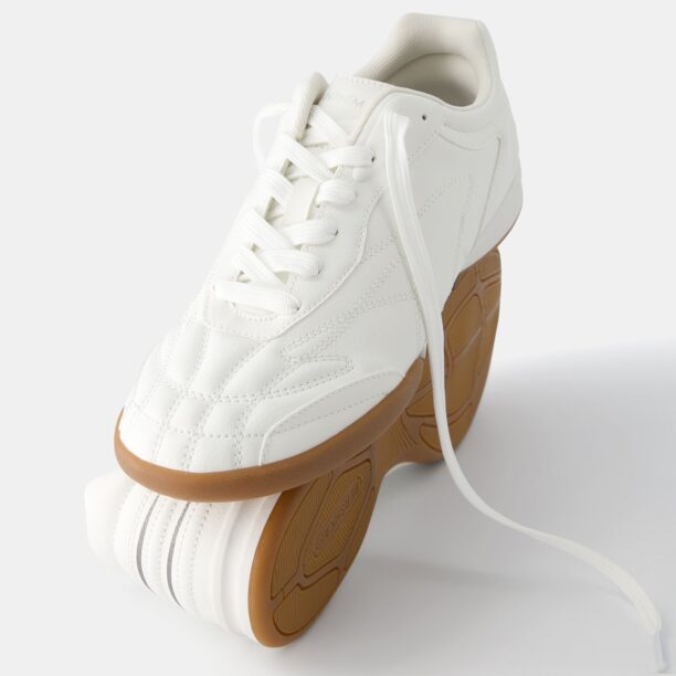 Preţ Bershka Sneaker low  alb