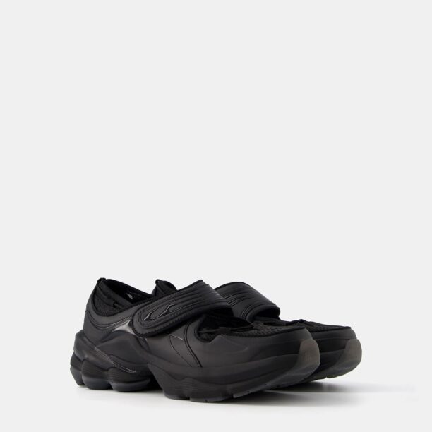 Bershka Sneaker low  negru preţ