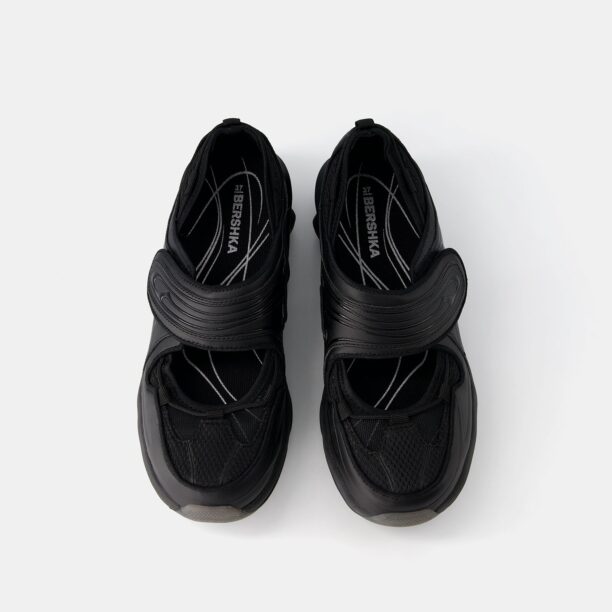 Cumpăra Bershka Sneaker low  negru