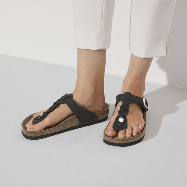 Preţ Birkenstock Gizeh Oiled Leather Black Regular Fit