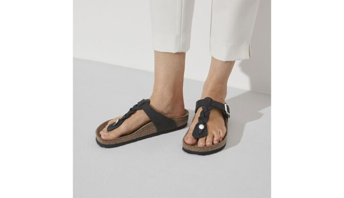 Preţ Birkenstock Gizeh Oiled Leather Black Regular Fit