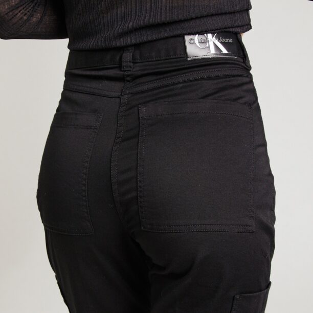 Preţ Calvin Klein Jeans Pantaloni cu buzunare  negru / alb