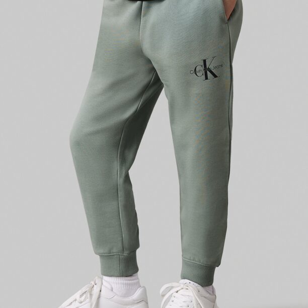 Calvin Klein Jeans Pantaloni  verde preţ