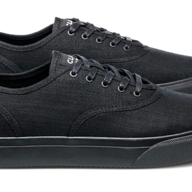 Clae August Triple Black preţ