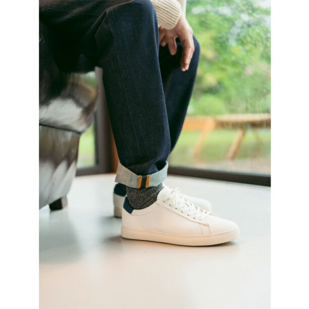 Preţ Clae Bradley Off-White Leather Ocean