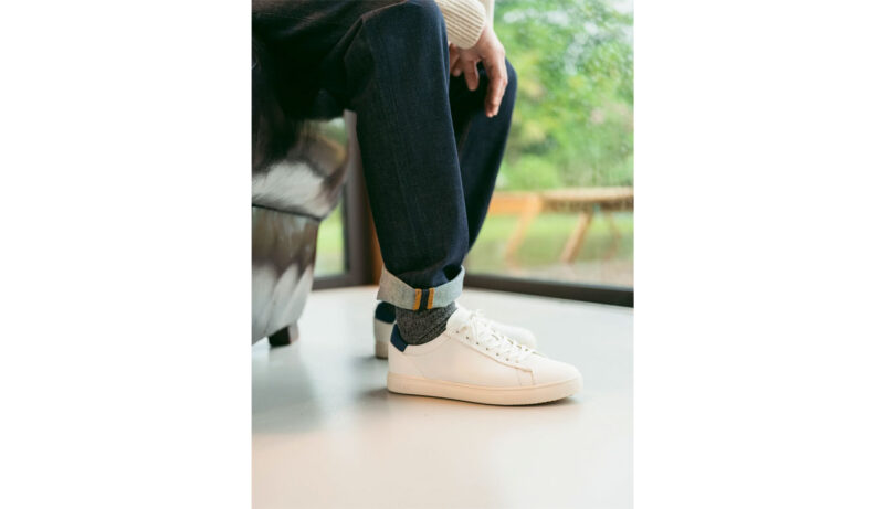 Preţ Clae Bradley Off-White Leather Ocean