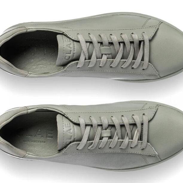 Clae Bradley Tea Leather preţ