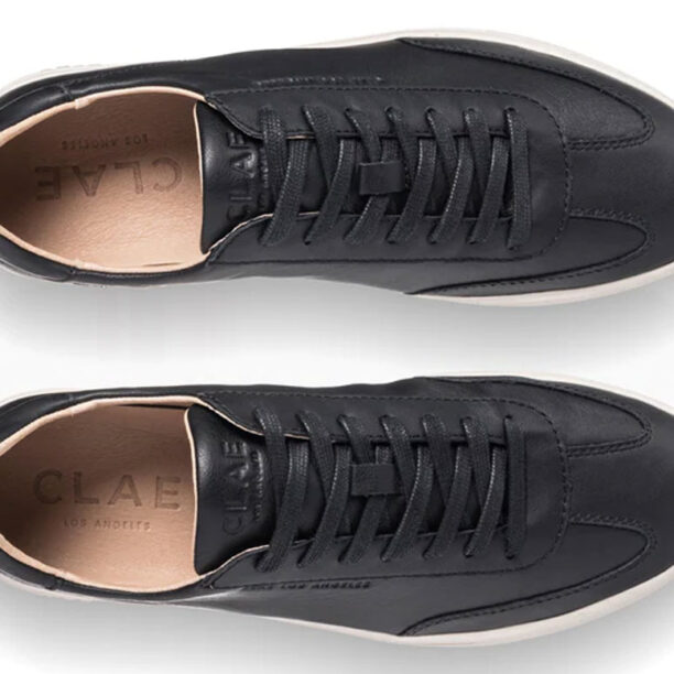 Preţ Clae Deane Black Milled Leather