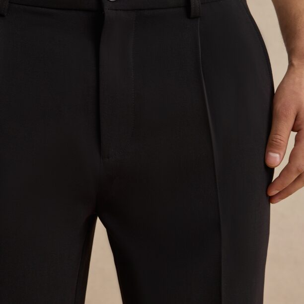 Preţ DAN FOX APPAREL Pantaloni cutați 'Toni'  negru