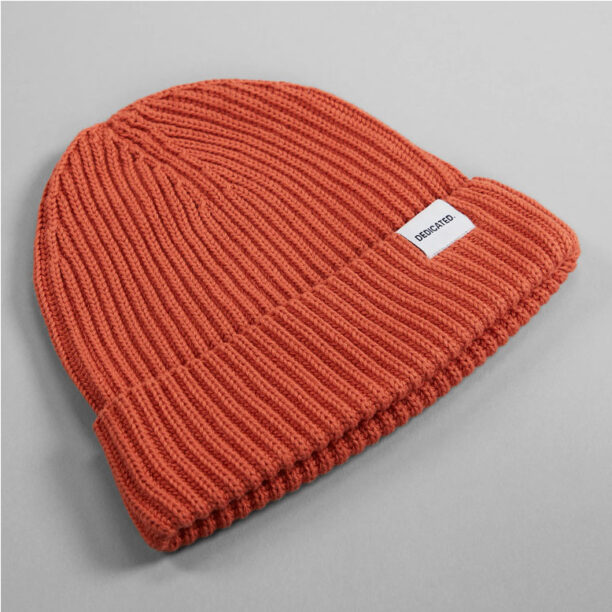 Preţ Dedicated Beanie Lofoten Terracotta Red