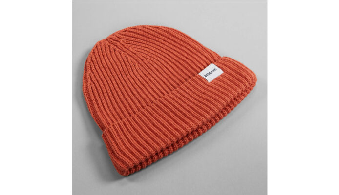 Preţ Dedicated Beanie Lofoten Terracotta Red