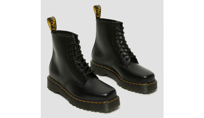 Cumpăra Dr. Martens 1460 Bex Squared Toe Leather Lace Up Boots