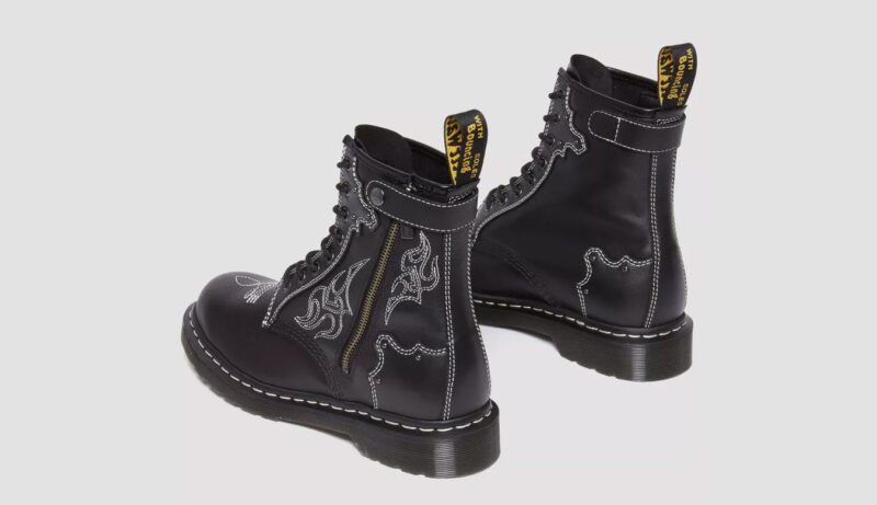 Cumpăra Dr. Martens 1460 Contrast Stitch Leather Lace Up Boots