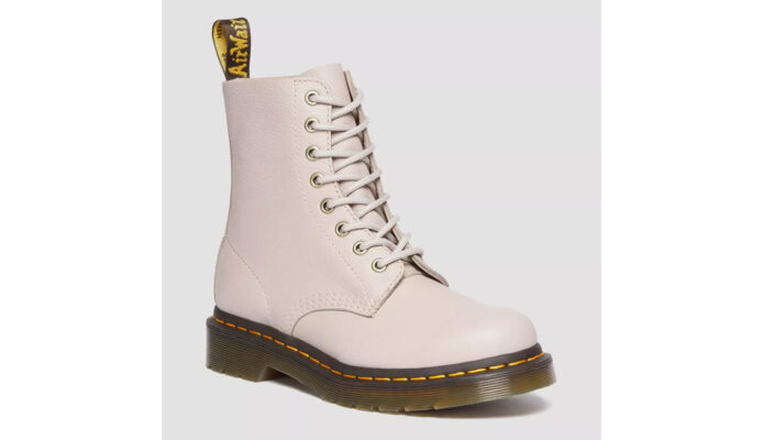 Dr. Martens 1460 Pascal Virginia Leather Boots preţ