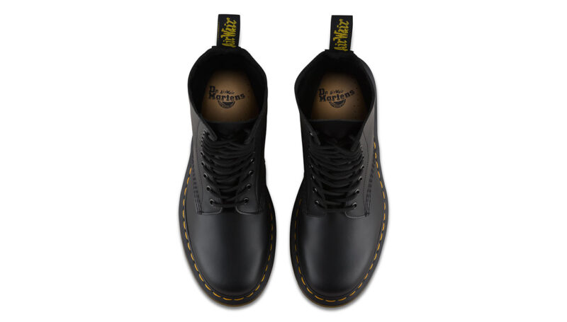 Dr. Martens 1490 Smooth Black preţ