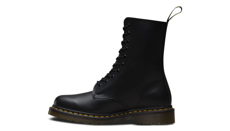 Preţ Dr. Martens 1490 Smooth Black