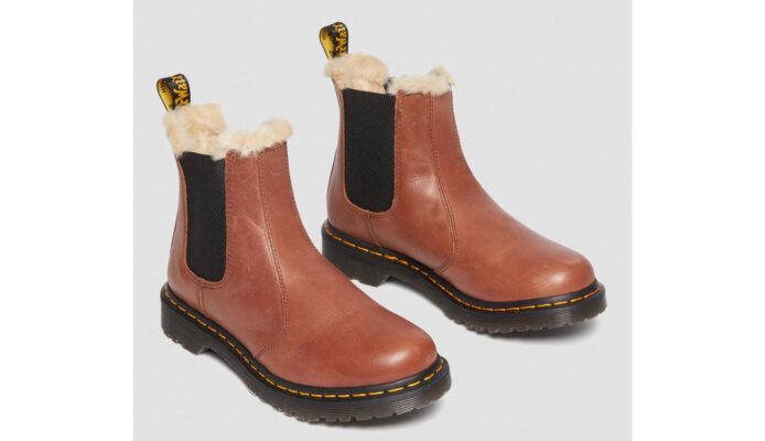 Dr. Martens 2976 Leonore Faux Fur Lined Chelsea Boot preţ