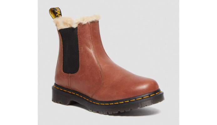 Preţ Dr. Martens 2976 Leonore Faux Fur Lined Chelsea Boot