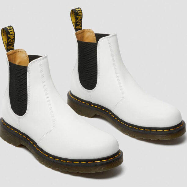 Cumpăra Dr. Martens 2976 Yellow Stich Smooth Leather Chelsea Boots