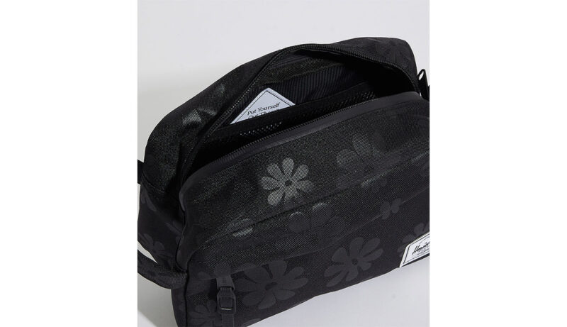 Original Herschel Supply Chapter Travel Kit Black Floral Sun