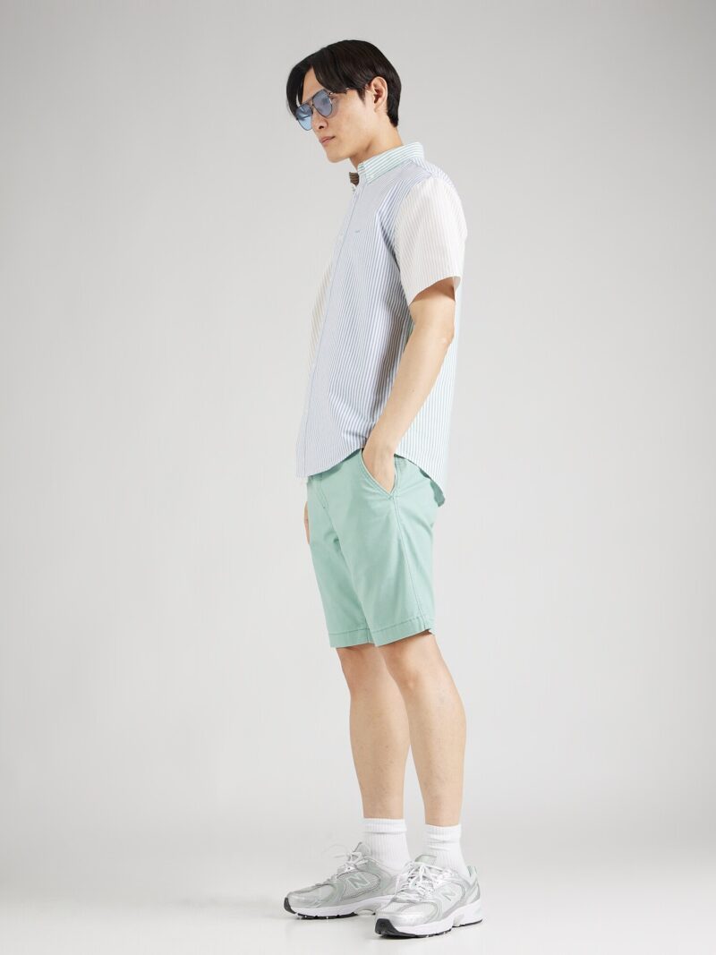 Cumpăra LEVI'S ® Pantaloni eleganți 'XX Chino Shorts'  verde mentă