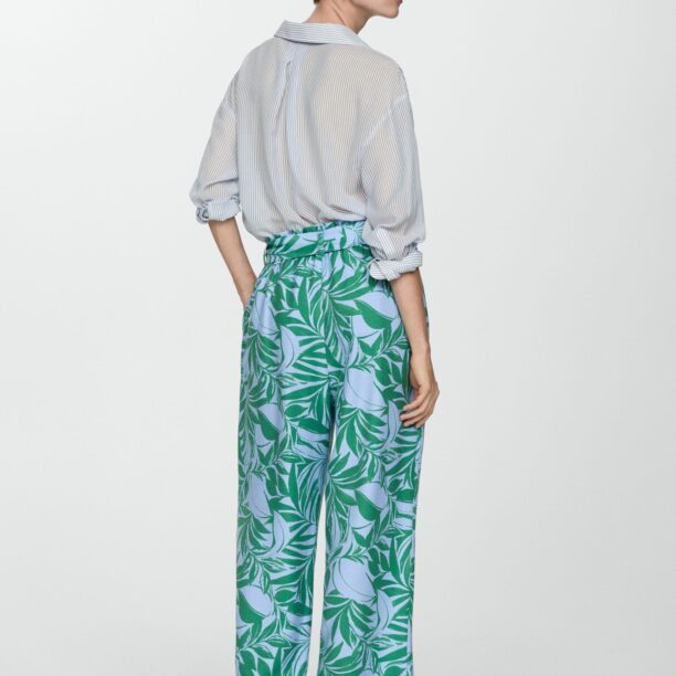 MANGO Pantaloni cutați 'Twist'  albastru deschis / verde preţ