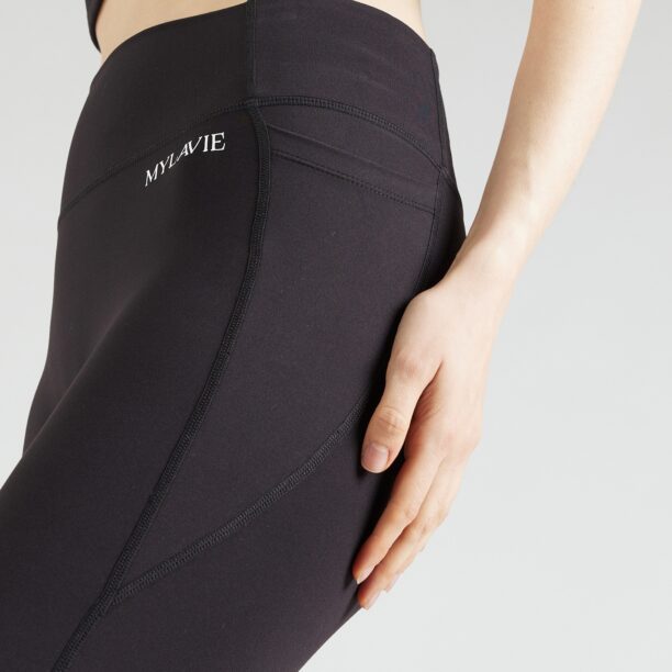 Preţ MYLAVIE by Sarah Harrison Pantaloni sport  negru / alb