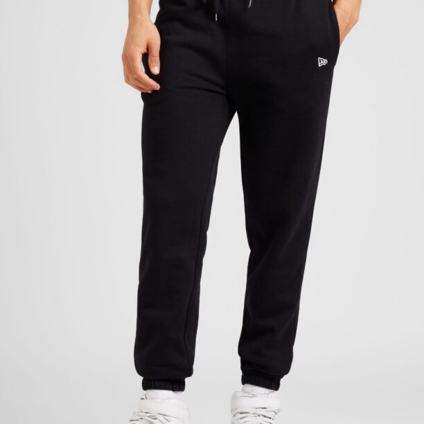 NEW ERA Pantaloni 'ESSENTLS'  negru / alb